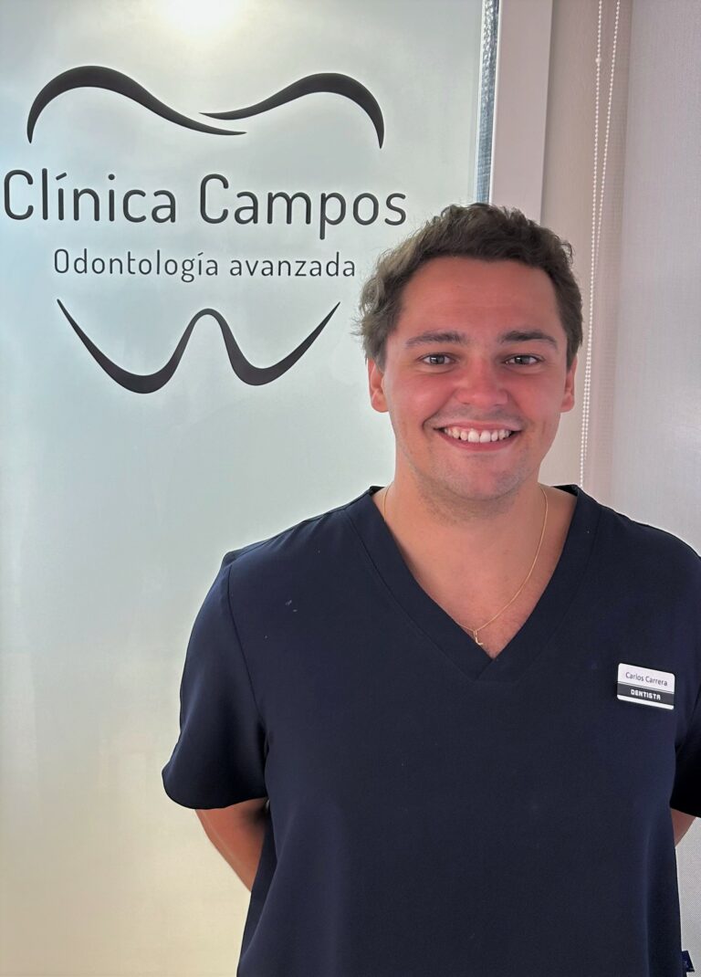 Carlos Carrera Borrego, odontólogo especialista en estética dental e implantología