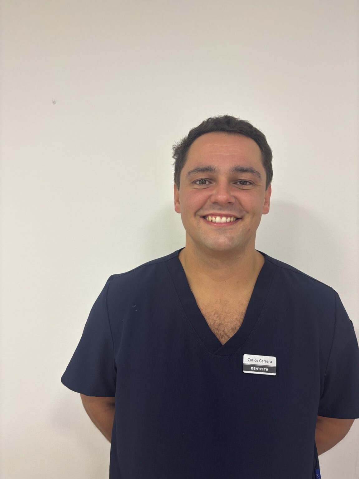 Carlos Carrera Borrego, odontólogo especialista en estética dental e implantología